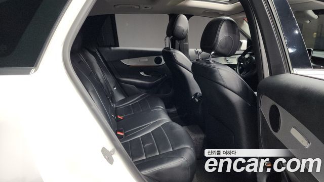Mercedes-Benz GLC-Class GLC220 d 4MATIC 2017 thumbnail 12