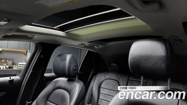 Mercedes-Benz GLC-Class GLC220 d 4MATIC 2017 thumbnail 17