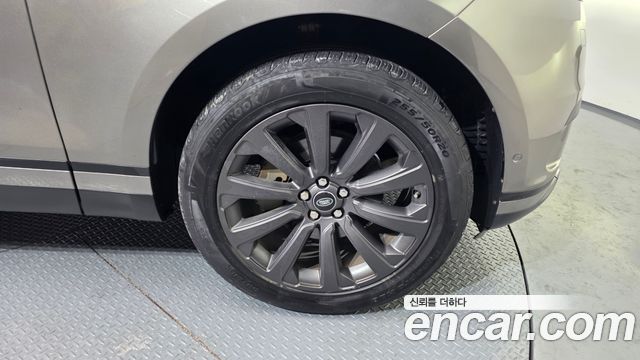 Land Rover Range Rover Velar 2.0 D240 SE 2018 thumbnail 5
