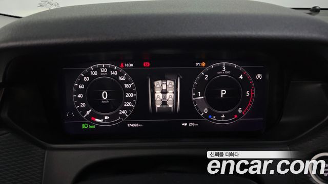 Land Rover Range Rover Velar 2.0 D240 SE 2018 thumbnail 8