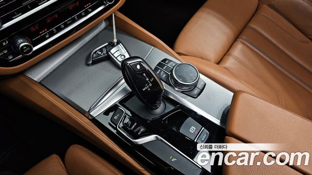 BMW 5-Series 520d M 스포츠 스페셜 에디션 2018 thumbnail 9