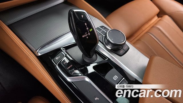 BMW 5-Series 520d M 스포츠 스페셜 에디션 2018 thumbnail 9