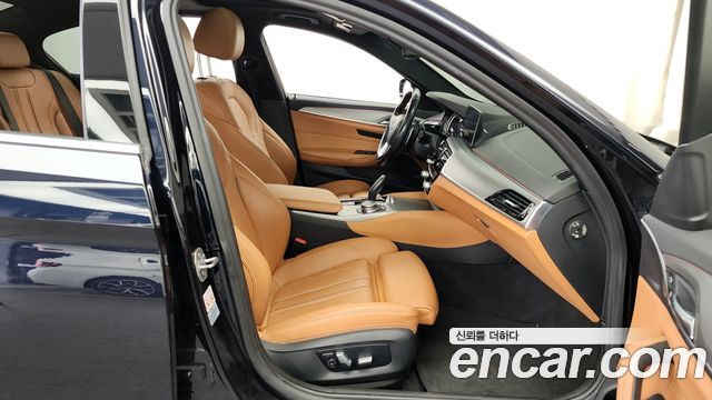BMW 5-Series 520d M 스포츠 스페셜 에디션 2018 thumbnail 11