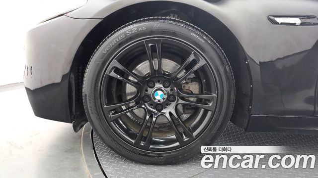 BMW 5-Series 520d M  2013 thumbnail 5