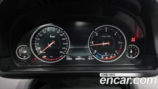 BMW 5-Series 520d M  2013 thumbnail 8