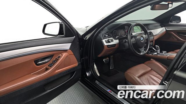 BMW 5-Series 520d M  2013 thumbnail 11