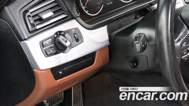 BMW 5-Series 520d M  2013 thumbnail 16