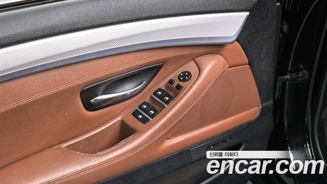 BMW 5-Series 520d M  2013 thumbnail 17