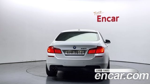 BMW 5-Series 520d 2011 thumbnail 4
