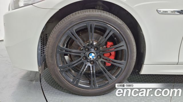 BMW 5-Series 520d 2011 thumbnail 5