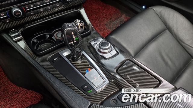 BMW 5-Series 520d 2011 thumbnail 9