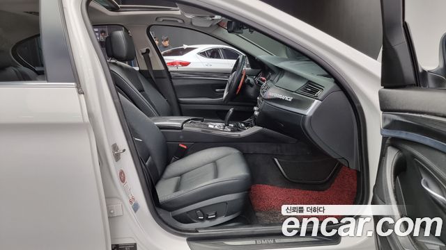 BMW 5-Series 520d 2011 thumbnail 10