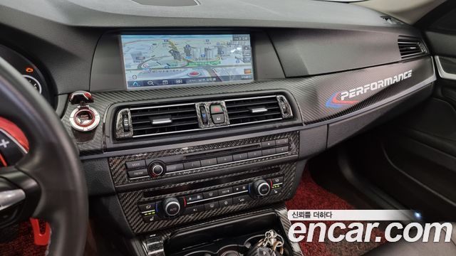 BMW 5-Series 520d 2011 thumbnail 14