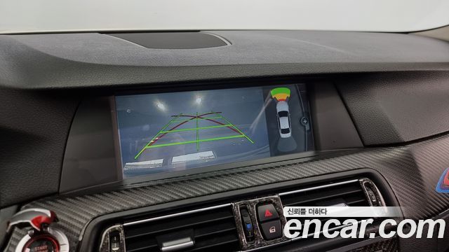 BMW 5-Series 520d 2011 thumbnail 15