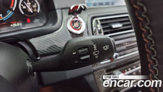 BMW 5-Series 520d 2011 thumbnail 18