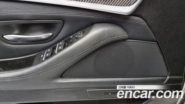 BMW 5-Series 520d 2011 thumbnail 17