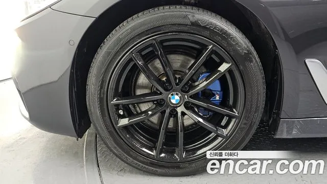 BMW 5-Series 520i M Sport 2020 thumbnail 10