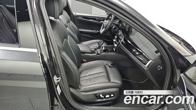BMW 5-Series 520i M Sport 2020 thumbnail 15