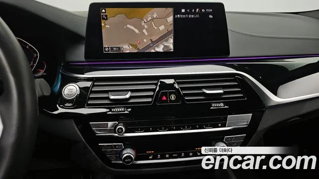 BMW 5-Series 520i M Sport 2020 thumbnail 11