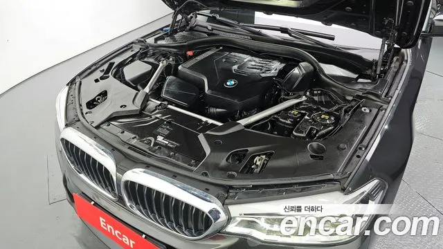 BMW 5-Series 520i M Sport 2020 thumbnail 17