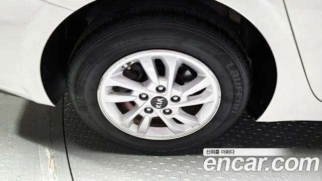 Kia K3 Luxury 2019 thumbnail 2