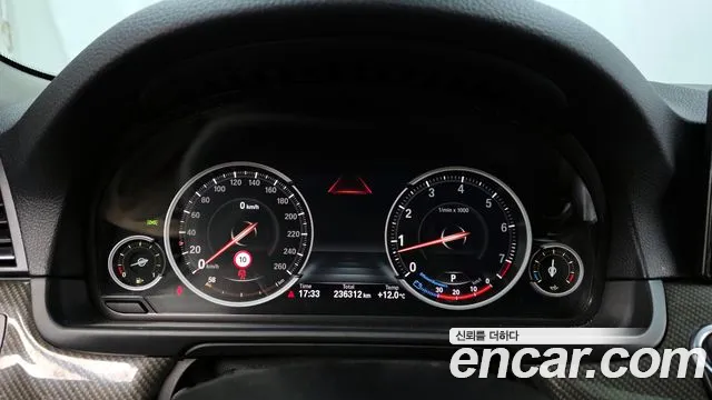 BMW 5-Series 528i Luxury Plus 2016 thumbnail 17