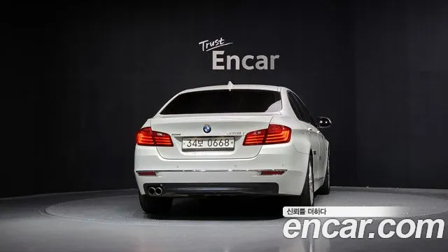 BMW 5-Series 528i Luxury Plus 2016 thumbnail 3