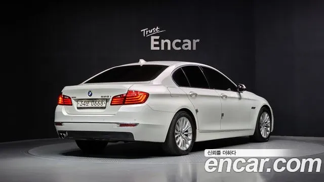 BMW 5-Series 528i Luxury Plus 2016 thumbnail 6