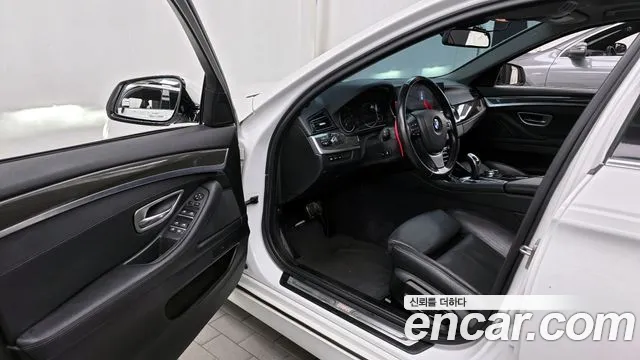 BMW 5-Series 528i Luxury Plus 2016 thumbnail 7
