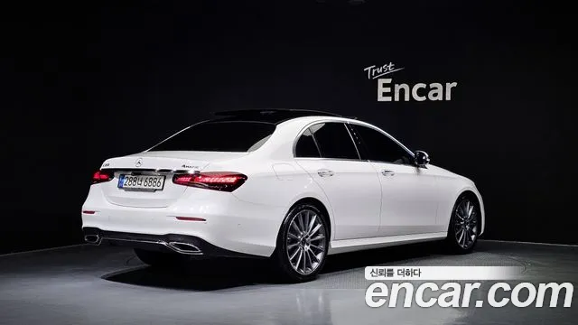 Mercedes-Benz E-Class E350 4MATIC AMG Line 2021 thumbnail 3