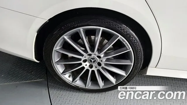 Mercedes-Benz E-Class E350 4MATIC AMG Line 2021 thumbnail 7