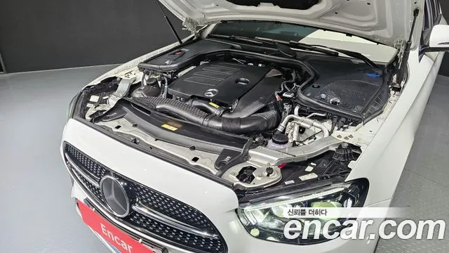 Mercedes-Benz E-Class E350 4MATIC AMG Line 2021 thumbnail 5
