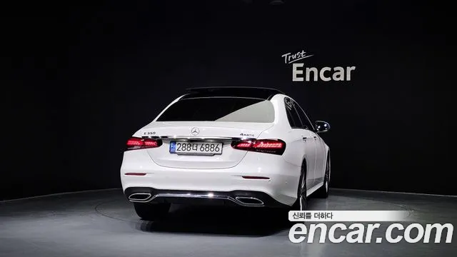 Mercedes-Benz E-Class E350 4MATIC AMG Line 2021 thumbnail 4