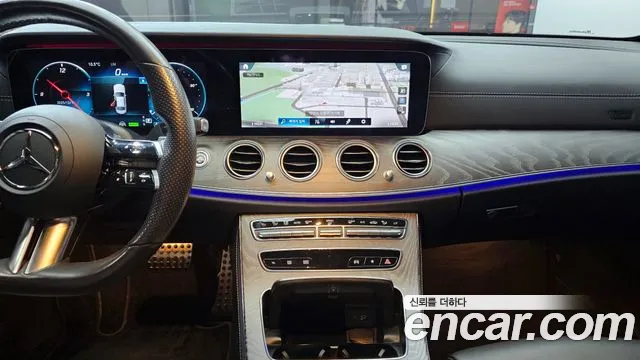 Mercedes-Benz E-Class E350 4MATIC AMG Line 2021 thumbnail 16