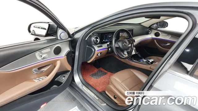 Mercedes-Benz E-Class E300 AMG Line 2017 thumbnail 5