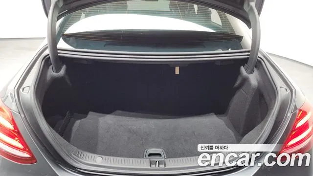 Mercedes-Benz E-Class E300 AMG Line 2017 thumbnail 13