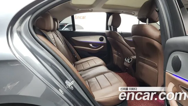 Mercedes-Benz E-Class E300 AMG Line 2017 thumbnail 11