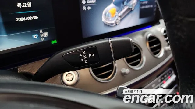 Mercedes-Benz E-Class E300 AMG Line 2017 thumbnail 8