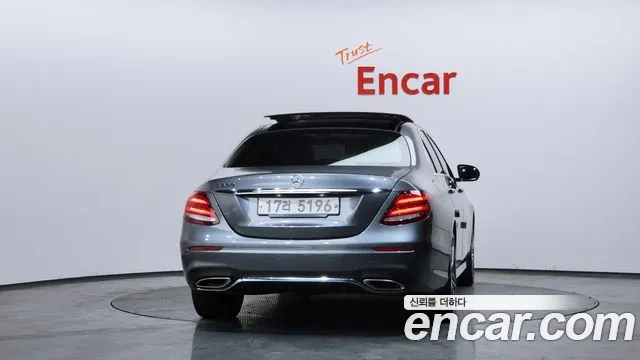 Mercedes-Benz E-Class E300 AMG Line 2017 thumbnail 4