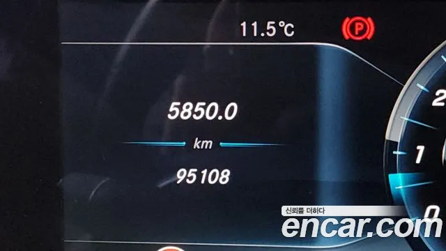 Mercedes-Benz E-Class E300 AMG Line 2017 thumbnail 14