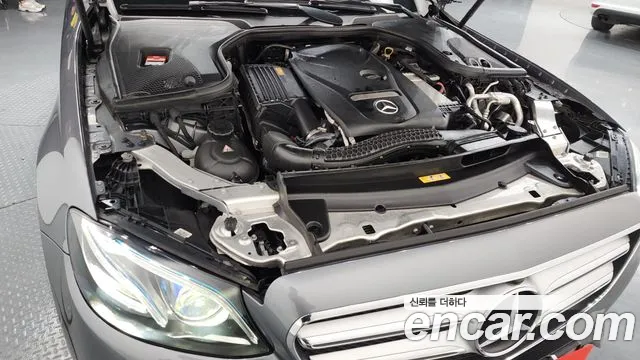 Mercedes-Benz E-Class E300 AMG Line 2017 thumbnail 18