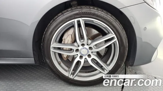 Mercedes-Benz E-Class E300 AMG Line 2017 thumbnail 17