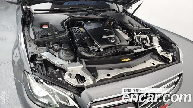 Mercedes-Benz E-Class E250  2020 thumbnail 6