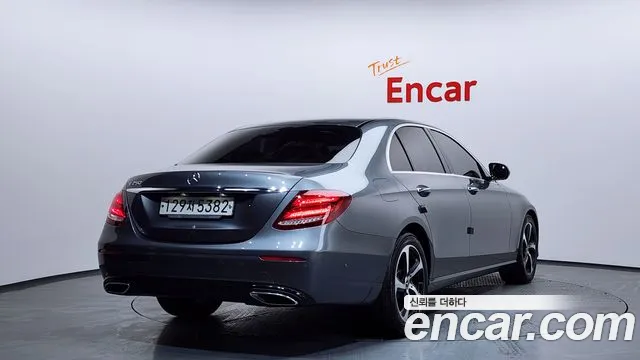 Mercedes-Benz E-Class E250  2020 thumbnail 3