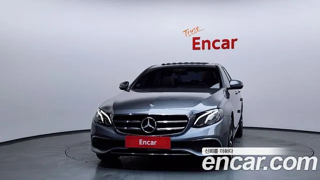 Mercedes-Benz E-Class E250  2020 thumbnail 2