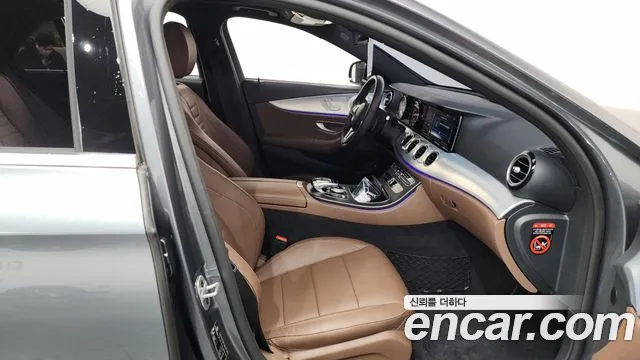 Mercedes-Benz E-Class E250  2020 thumbnail 10