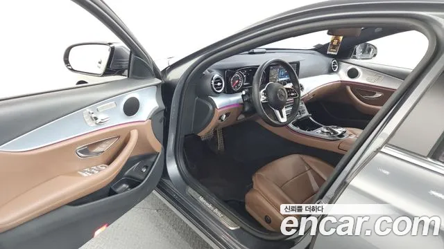 Mercedes-Benz E-Class E250  2020 thumbnail 9