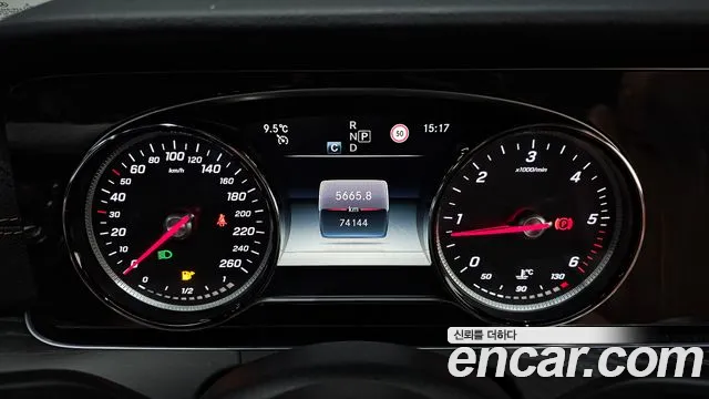 Mercedes-Benz E-Class E220d  2019 thumbnail 5