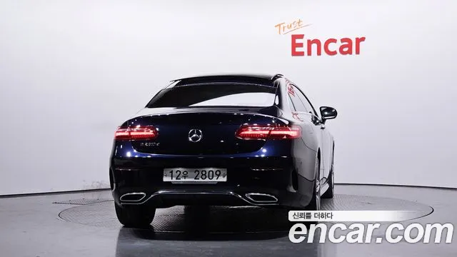 Mercedes-Benz E-Class E220d  2019 thumbnail 3