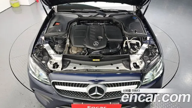 Mercedes-Benz E-Class E220d  2019 thumbnail 6